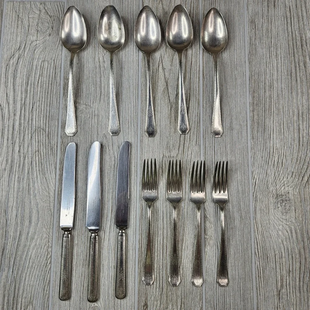 Wm Rogers Silver Anniversary AA Flatware Set 12 Pieces Spoons Forks Knives 1927